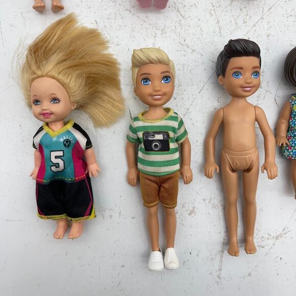 Lot of Barbie's Little Sister Kelly & Friends, Baby Newborn Krissy includes Boy - Picture 5 of 8